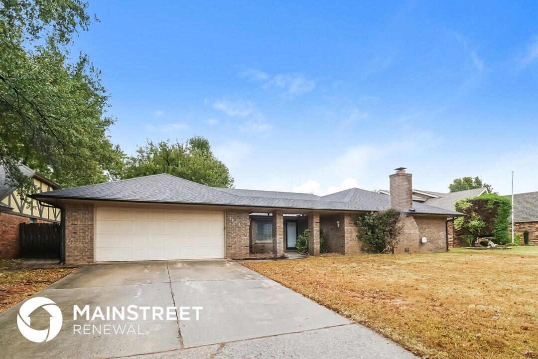 2013 Bonnycastle Ln in Yukon, OK - Building Photo