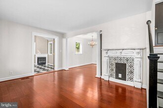 2238 Meridian St in Falls Church, VA - Foto de edificio - Building Photo