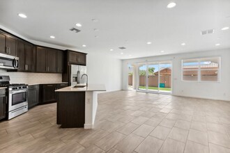 565 E White Wing Dr in Casa Grande, AZ - Building Photo - Building Photo