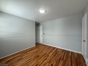 17 Daka Ct in Bloomfield, NJ - Building Photo - Building Photo