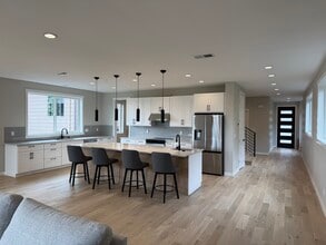 4939 S 114th St, Unit Main in Tukwila, WA - Building Photo - Building Photo