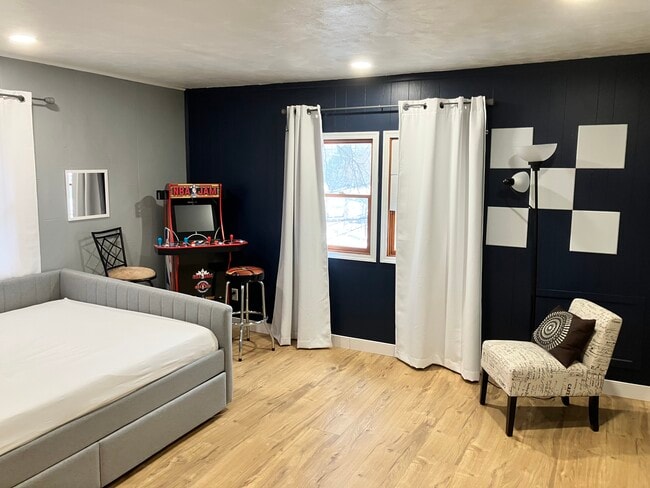 99 N Broadway, Unit UP