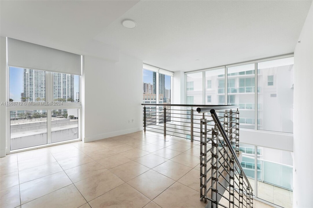 41 SE 5th St, Unit 617 in Miami, FL - Building Photo