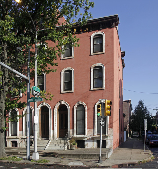 2101 Spring Garden St in Philadelphia, PA - Building Photo - Building Photo