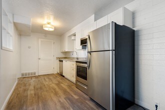 24 E 1700 S in Salt Lake City, UT - Building Photo - Interior Photo