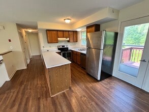 146 Old Amherst Rd in Sunderland, MA - Building Photo - Building Photo