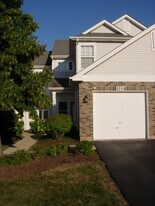 2128 Fulham Dr in Naperville, IL - Building Photo
