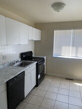 9983 Sloane Sq, Unit D in St. Louis, MO - Building Photo - Building Photo