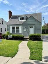 1010 Larkmoor Blvd in Berkley, MI - Building Photo - Building Photo