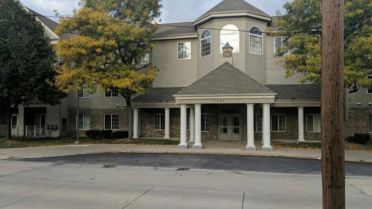 1300 Electric Ave in Lincoln Park, MI - Building Photo