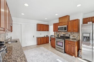 587 Wyckoff Ave in Wyckoff, NJ - Building Photo - Building Photo