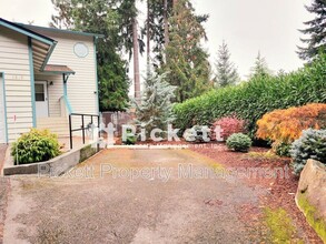 1819 Estrellita Ln NW in Silverdale, WA - Foto de edificio - Building Photo