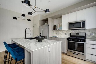 4181 W Belmont Ave, Unit #  0102 in Chicago, IL - Foto de edificio - Building Photo