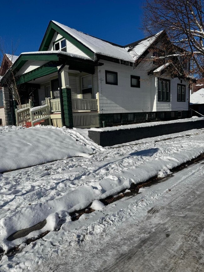 1802 W Keefe Ave in Milwaukee, WI - Building Photo - Building Photo