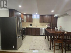3144 Clipperton Dr in Mississauga, ON - Building Photo - Building Photo