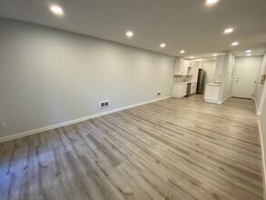 14665 NE 34th St, Unit B7 in Bellevue, WA - Building Photo - Building Photo