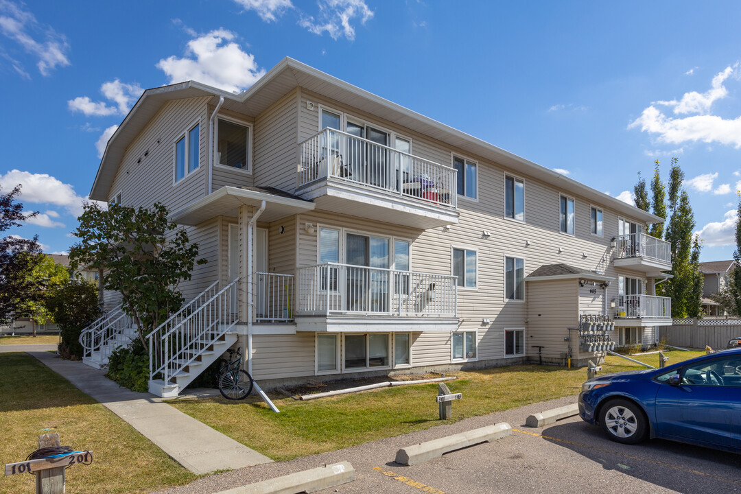 604 19 St SE in High River, AB - Building Photo