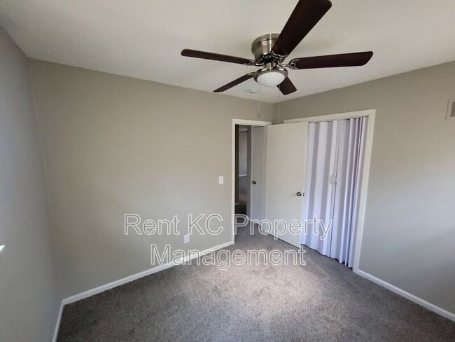 5038 N Topping Ave in Kansas City, MO - Building Photo - Building Photo