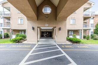 Edison Woods Senior in Edison, NJ - Building Photo - Building Photo