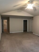 606 Oakwood Ave in State College, PA - Building Photo - Building Photo