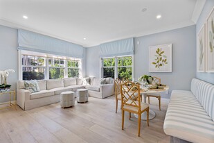 311 Cocoanut Row in Palm Beach, FL - Building Photo