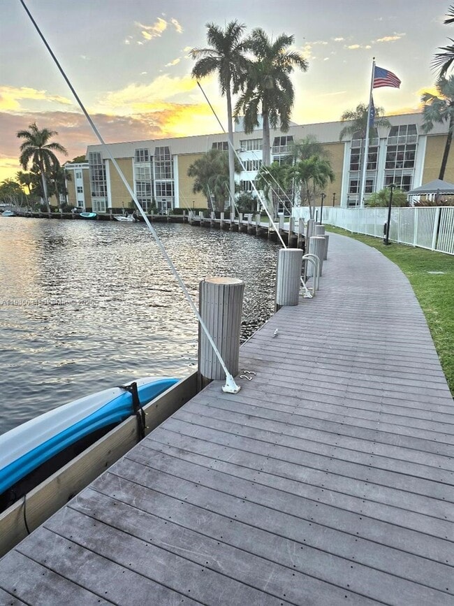 2990 NE 16th Ave in Oakland Park, FL - Building Photo - Building Photo