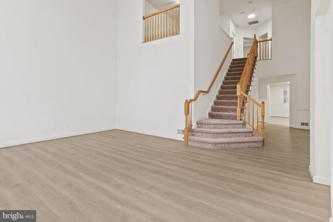 property at 338 Colony Point Pl