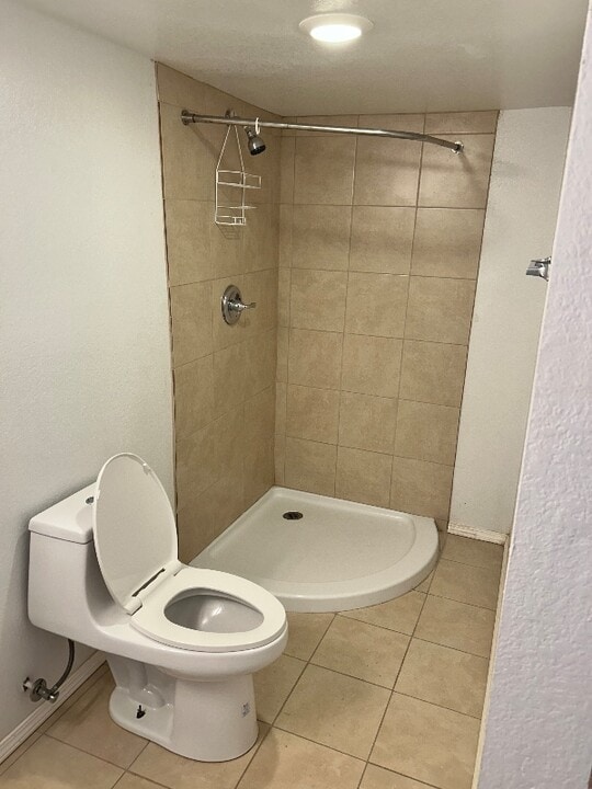 21401 W Hammond Dr in Porter, TX - Foto de edificio