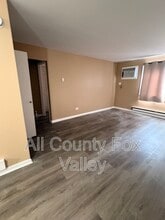 174 S Waters Edge Dr in Glendale Heights, IL - Building Photo - Building Photo