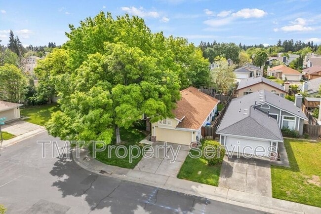 6512 Canyon Creek Way in Elk Grove, CA - Foto de edificio - Building Photo