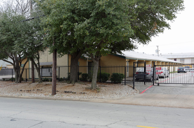 Campus Walk Apartments in Arlington, TX - Foto de edificio - Building Photo