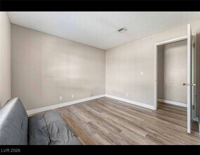 5264 Child Ct in Las Vegas, NV - Building Photo - Building Photo