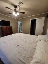 701 Grigsby Ave in Port Neches, TX - Foto de edificio - Building Photo