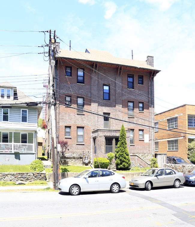 31 Coligni Ave in New Rochelle, NY - Foto de edificio - Building Photo