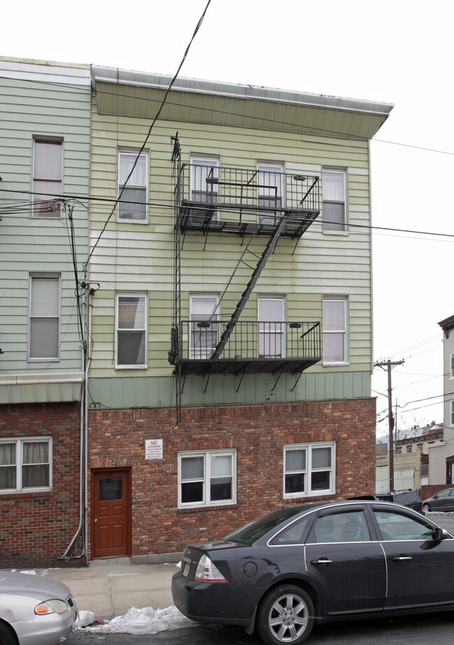 74 Hancock Ave in Jersey City, NJ - Building Photo - Building Photo