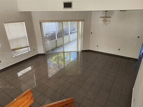 9863 SW 117th Pl in Miami, FL - Foto de edificio - Building Photo