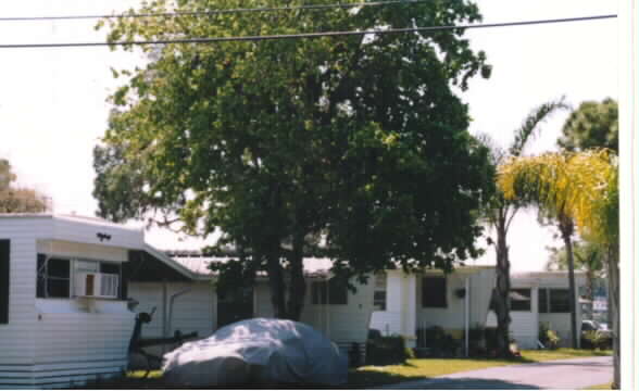 Anchor North Bay Mobile Home Park in Oldsmar, FL - Building Photo