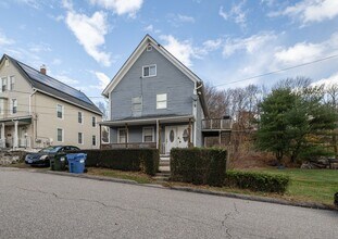 54 Mowry Ave in Norwich, CT - Building Photo - Building Photo