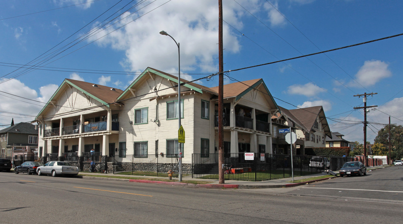 188-194 E 35th St in Los Angeles, CA - Building Photo