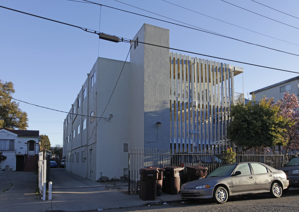 2932 E 19th St in Oakland, CA - Foto de edificio