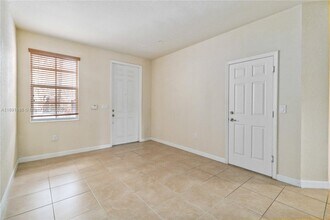 140 Emerald Crk Wy in Davie, FL - Foto de edificio - Building Photo