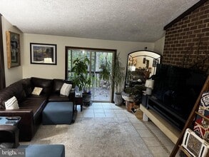 11800 Wolf Run Ln in Clifton, VA - Building Photo - Building Photo