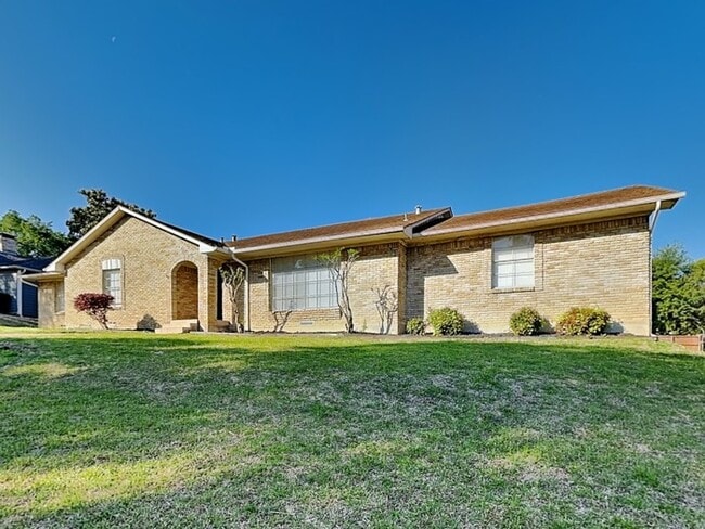 property at 3305 Hampden Dr