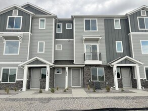 1902 E Thunder Ln in Eagle Mountain, UT - Building Photo - Building Photo