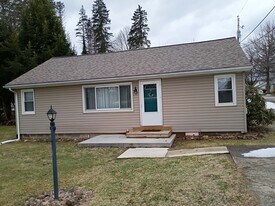 209 Walnut St in Edinboro, PA - Building Photo