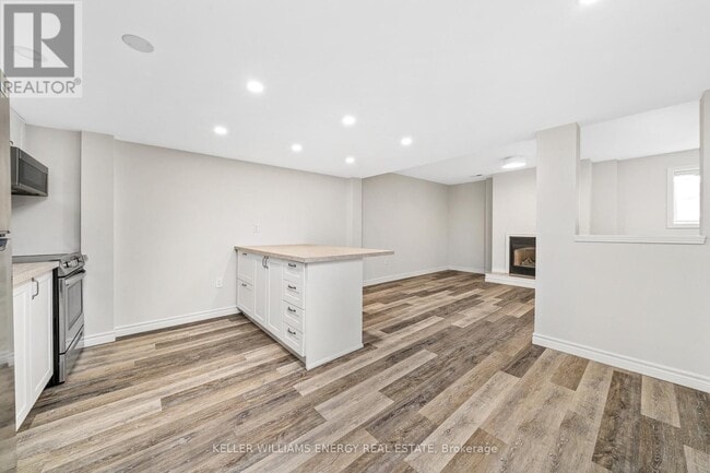 106 Wellington Main St in Belleville, ON - Building Photo - Building Photo