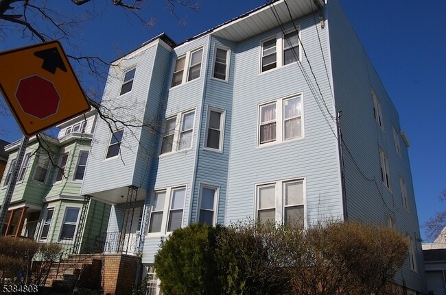 property at 417 S 14th St