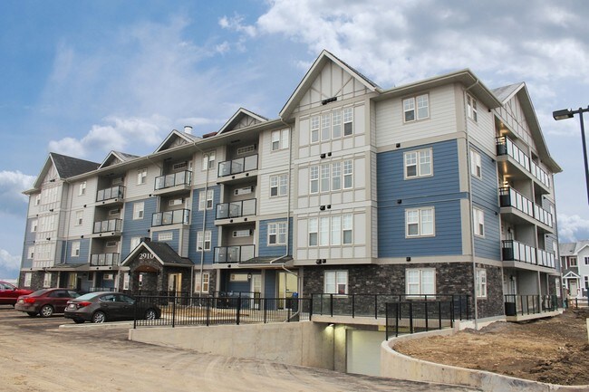 Silverstone Terrace in Edmonton, AB - Building Photo - Building Photo