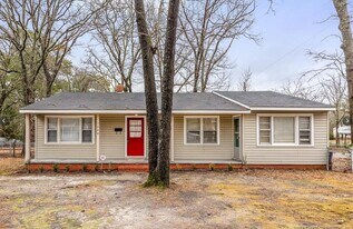 1000 Ivy Rd in Fayetteville, NC - Building Photo