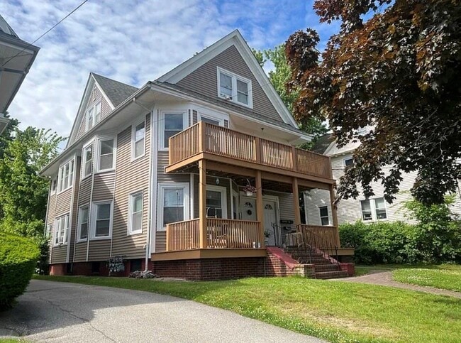 112 Norwood Ave in Cranston, RI - Building Photo - Building Photo